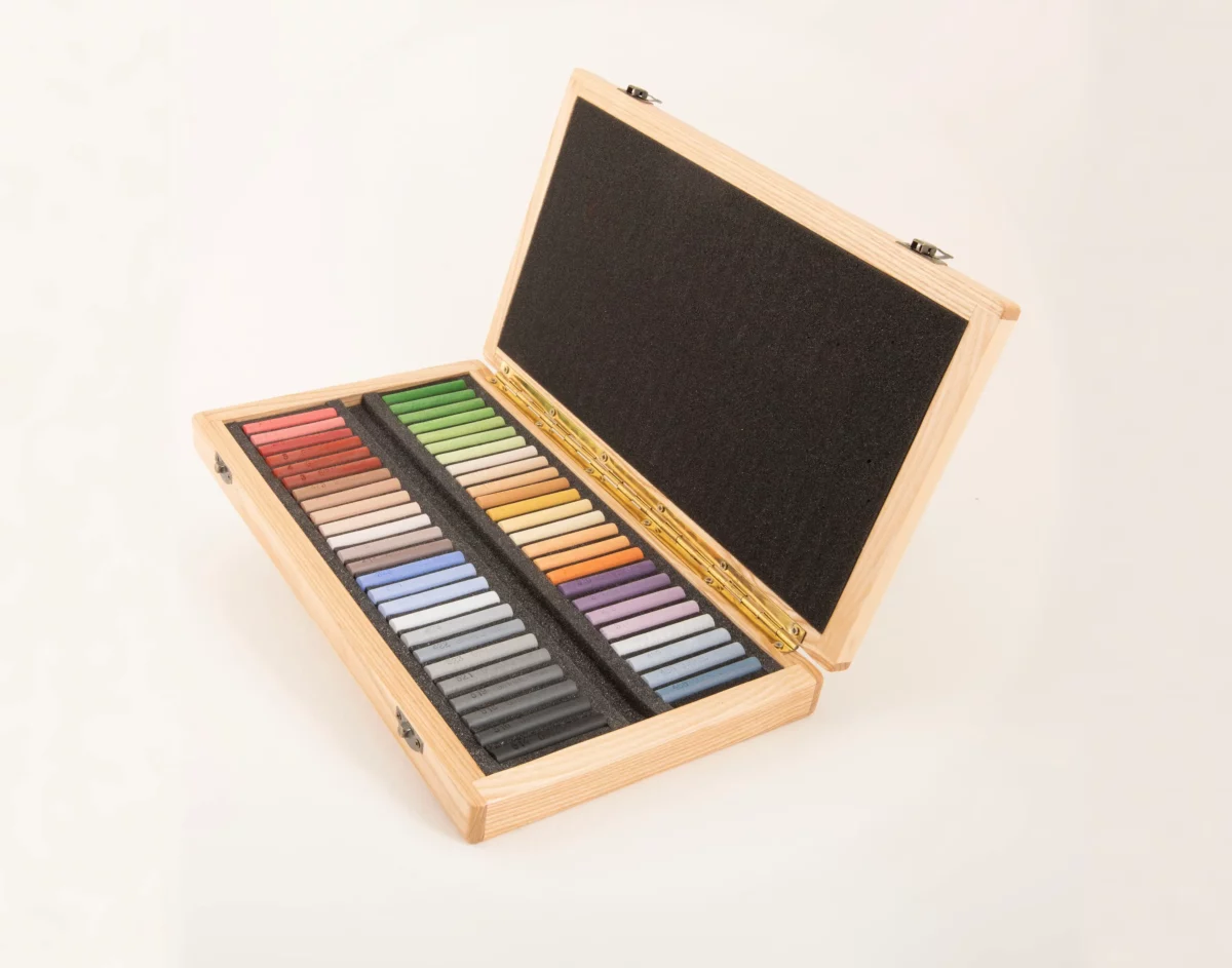 50 couleurs composant l'Harmonie complément 2 présentées en coffret bois
